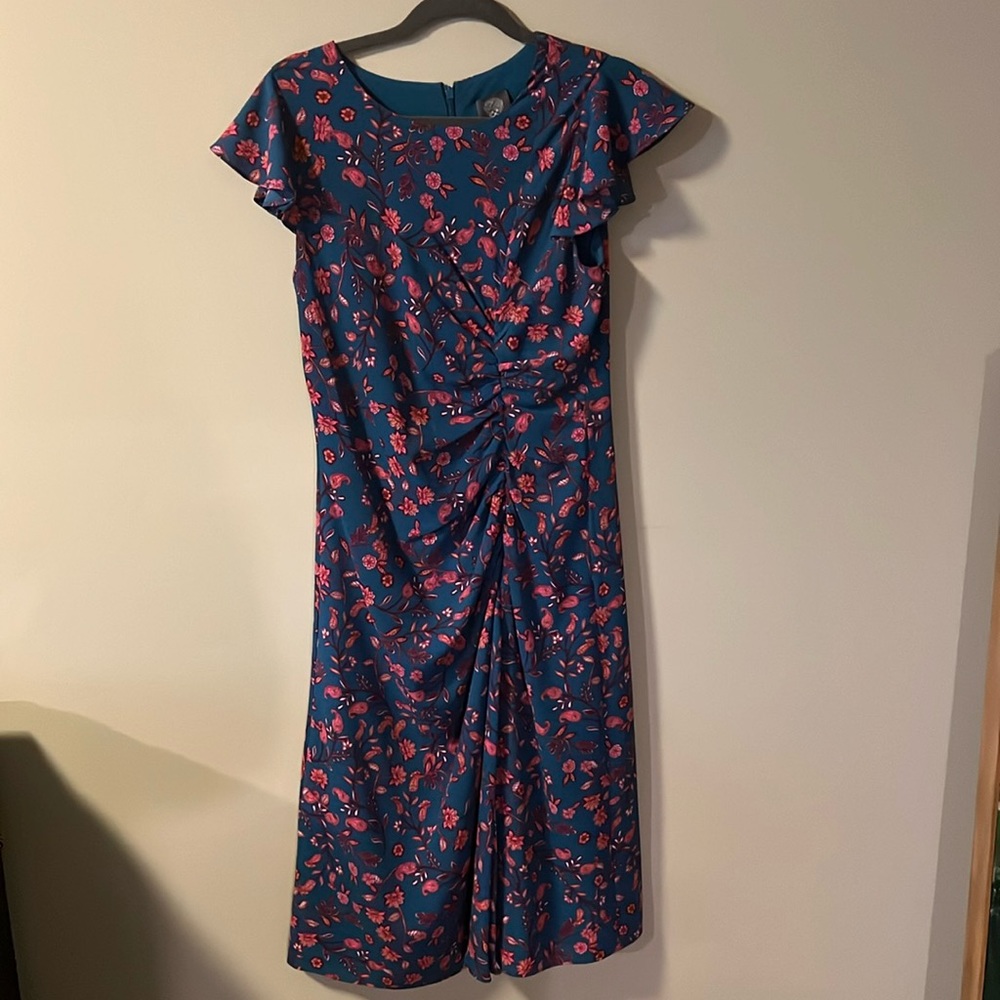 Vert feminine Vince Camuto dress.  Worn once!